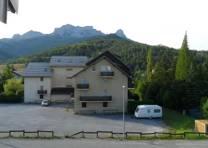 Apartment With Mountain View In
